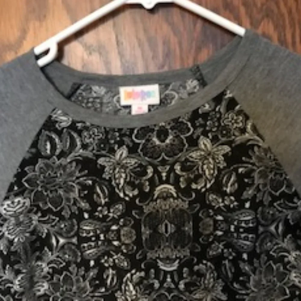 Lula Roe Randy tee - Picture 2 of 3